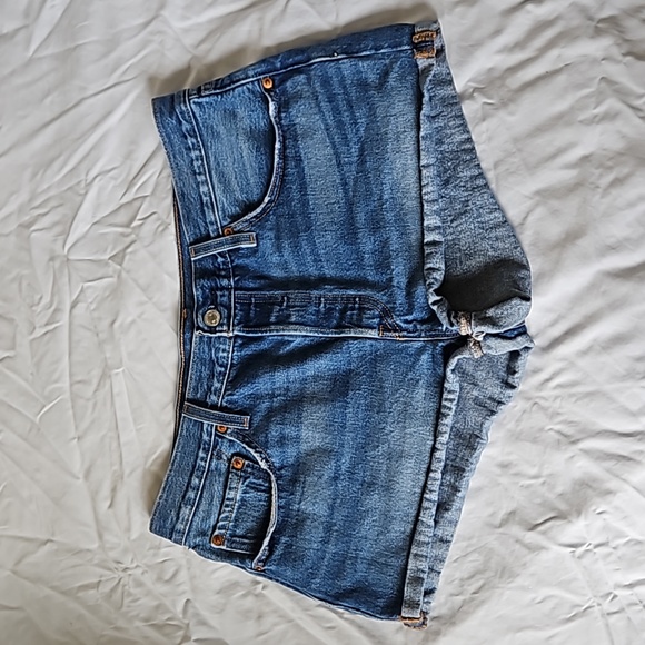 LEVI'S - classic pure cotton 501 jean shorts with rolled hems - Picture 2 of 5